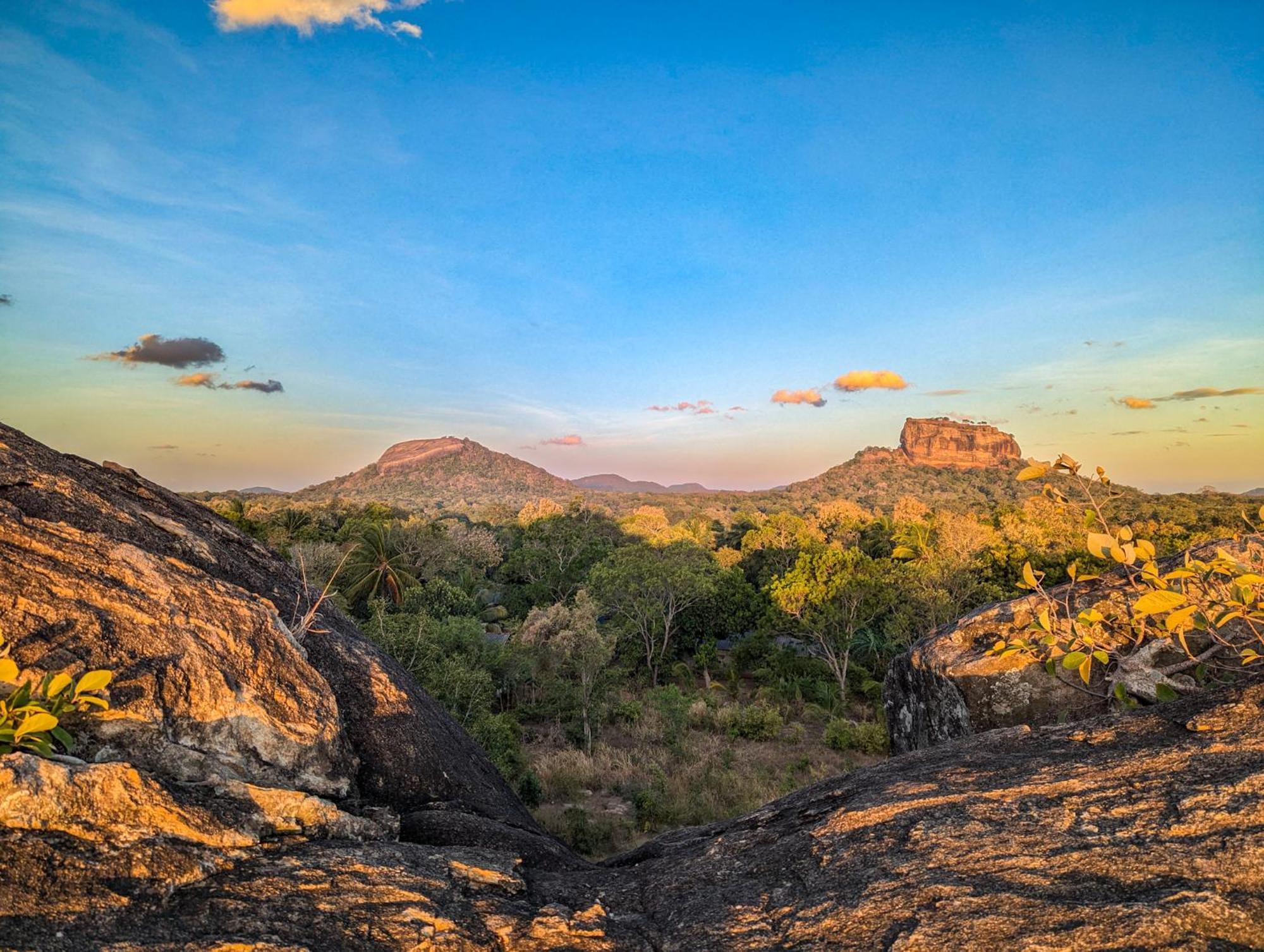 Sigiri Choona Lodge 'Unique Sunrise Viewpoint' สิกิริยา ภายนอก รูปภาพ
